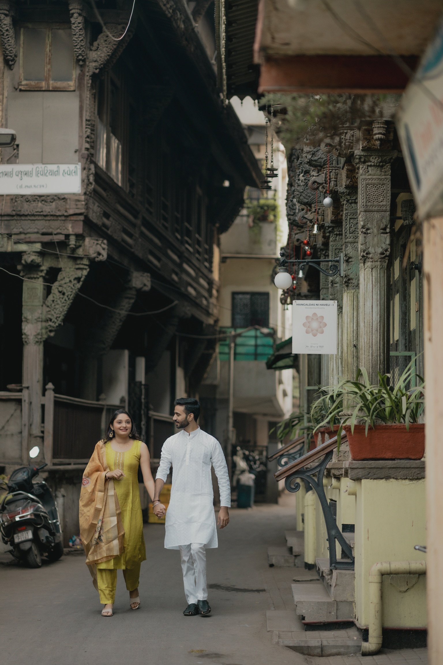 Jigar and Ami photography by Flash Studio