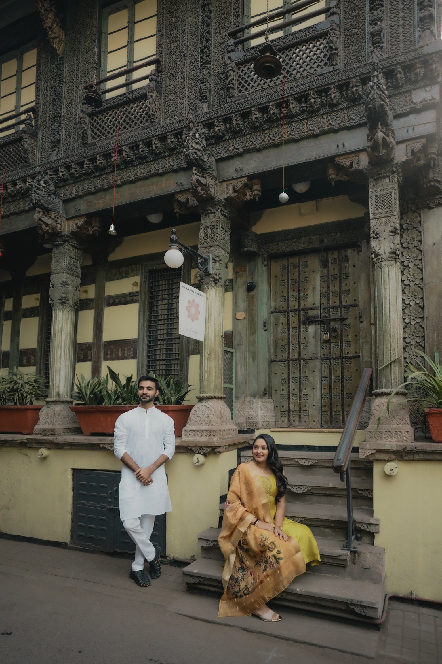 Jigar and Ami photography by Flash Studio