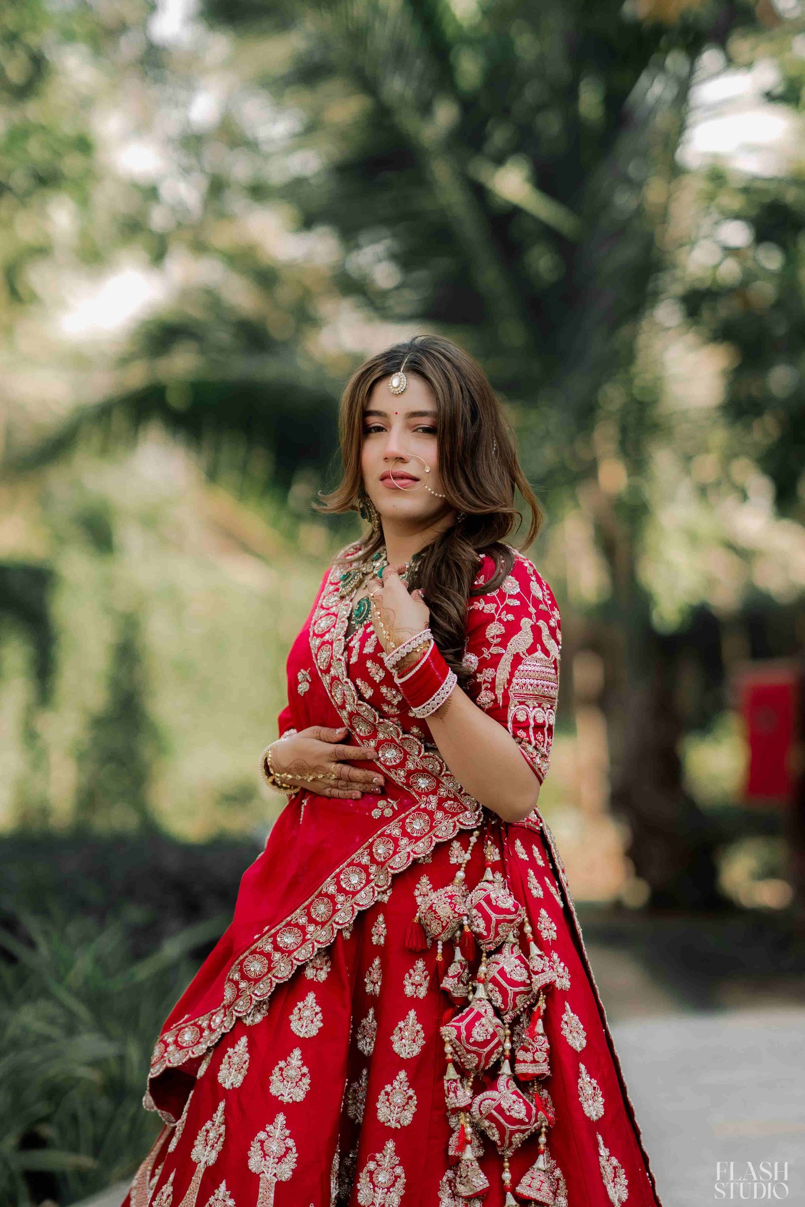 Mohit and Disha photography by Flash Studio