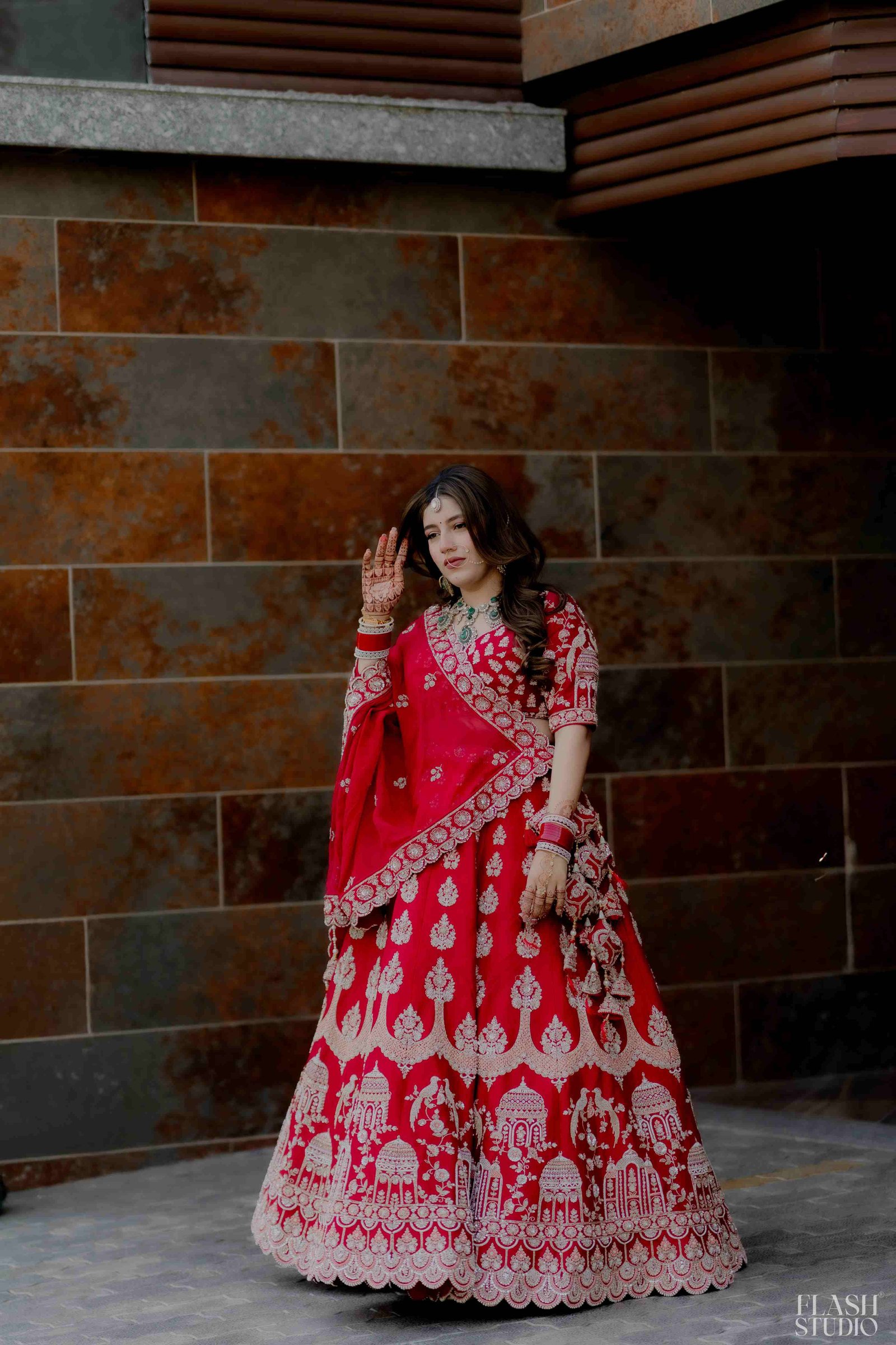 Mohit and Disha photography by Flash Studio