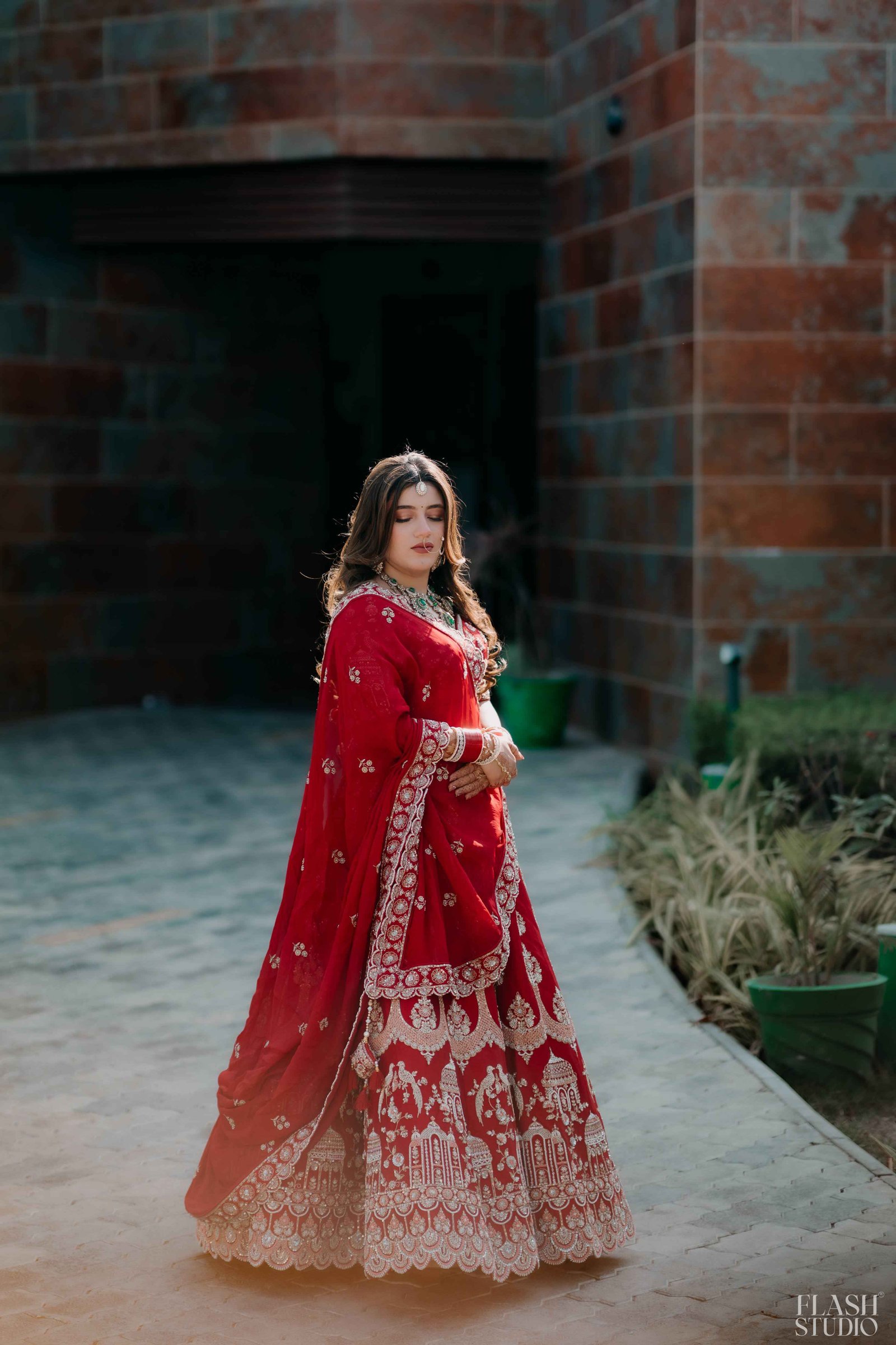 Mohit and Disha photography by Flash Studio