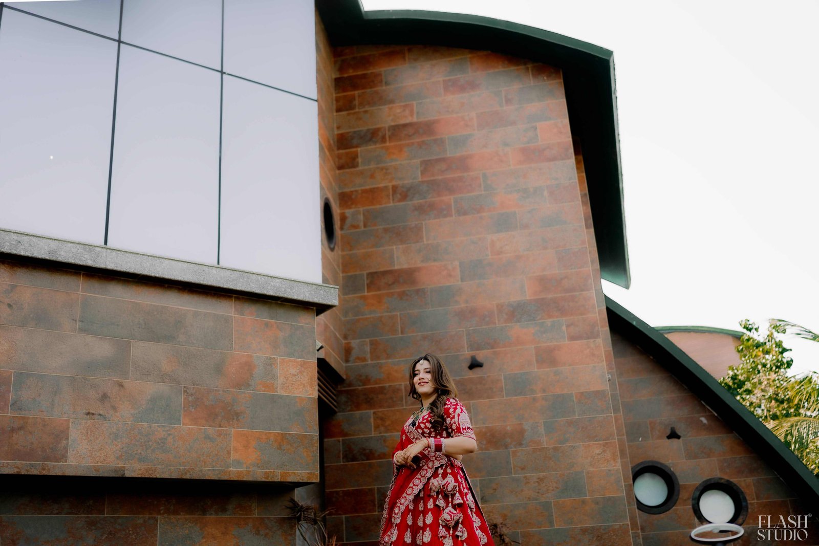 Mohit and Disha photography by Flash Studio