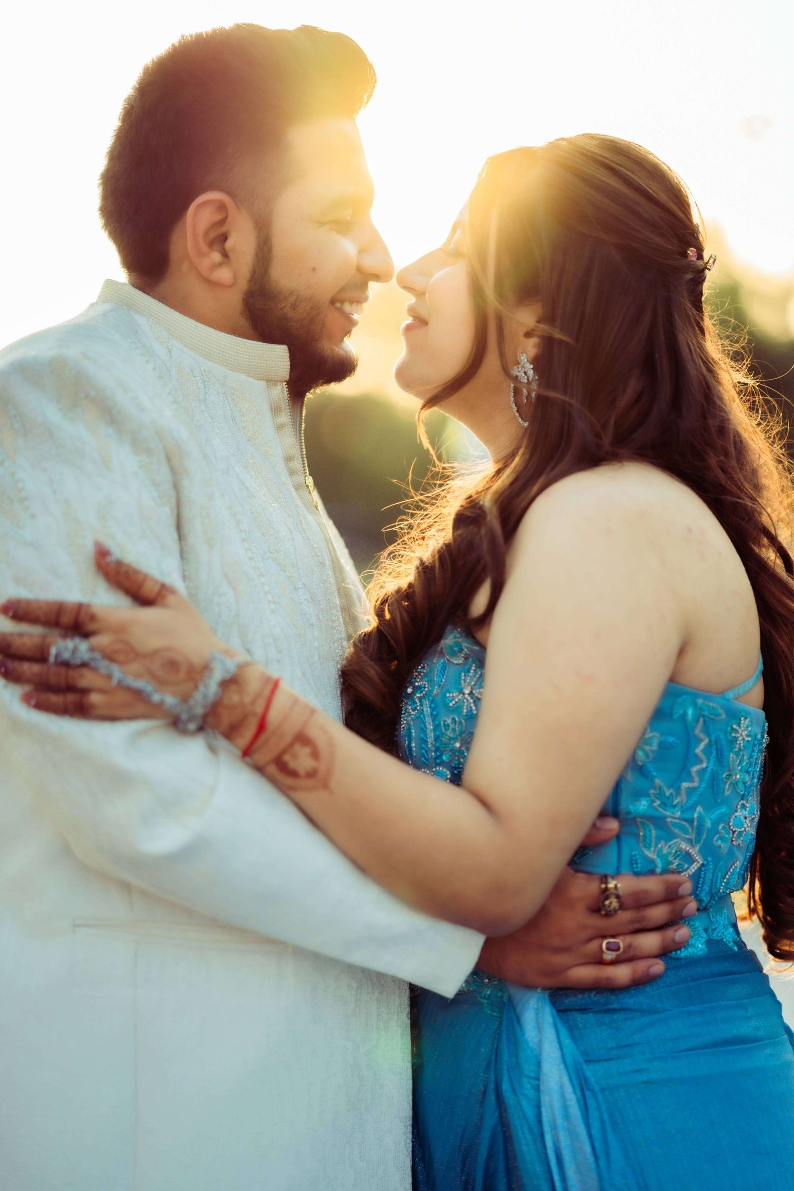 Mohit and Disha photography by Flash Studio